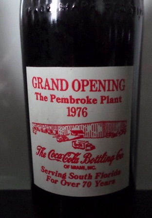 1976-  € 15,00 coca cola 10 oz flesje grand opening penbroke plant miami (1).jpeg